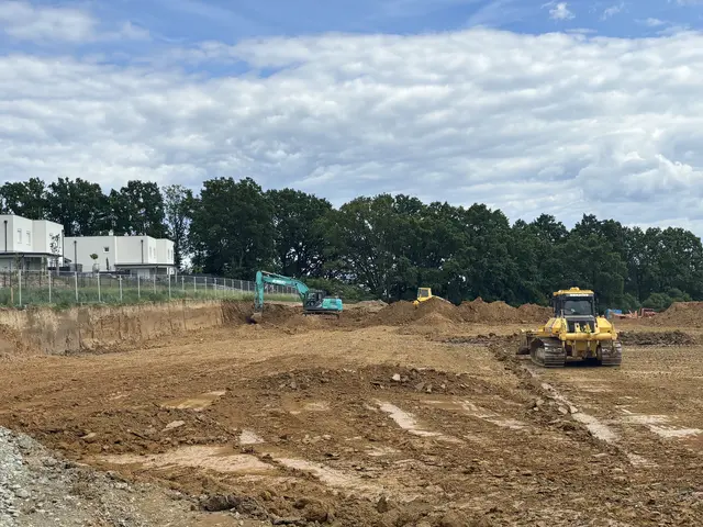 Die Bagger rollen: Die Oberwarter Siedlungsgenossenschaft baut derzeit am Hotterweg eine neue Reihenhausanlage. | Foto: Martin Wurglits