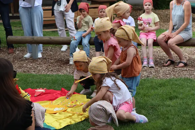 Die Energiewichtel des Kindergartens Prutz bei ihrer Aufführung. | Foto: Thomas Seelos