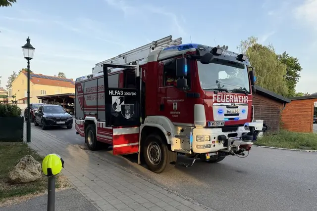 Mädchen eingeklemmt, Feuerwehr rettet sie aus misslicher Lage