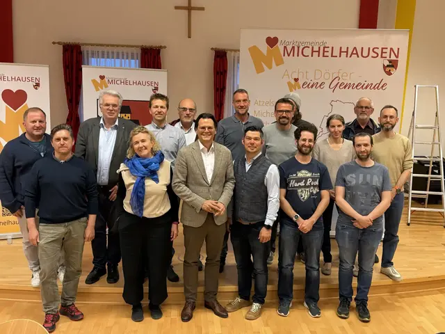 Die Mitglieder der Arbeitsgruppe zur Überarbeitung des Örtlichen Entwicklungskonzeptes unter der fachlichen Leitung von DI Susanne Haselberger (vorne 2 v.l.) und Mag. Markus Holzmann (hinten 3 v.l.) | Foto: Marktgemeinde Michelhausen