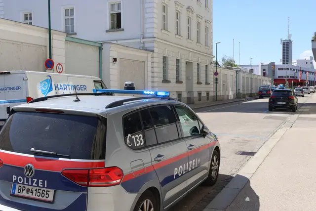 Ein Großaufgebot an Einsatzkräften wurde zu einem Brand in der Welser Justizvollzugsanstalt gerufen. | Foto: laumat.at