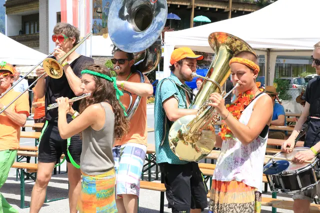 Street Noise Orchestra: Die internationale Brass-Formation bringt urbane Energie und globale Sounds auf die Festivalbühne. | Foto: Street Noise Orchestra