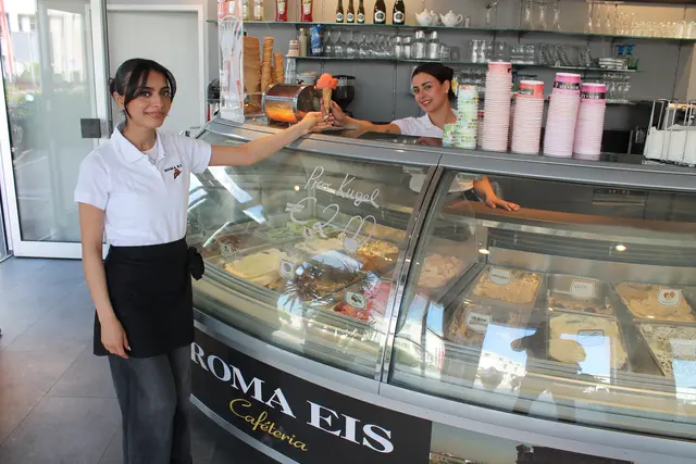 Eisgenuss pur: Eine Vielfalt an köstlichen Eissorten für jeden Geschmack findet man bei Roma Eis am Trauner Hauptplatz vor. | Foto: MeinBezirk Linz-Land