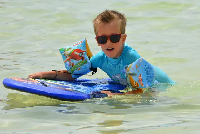 Viele Kindershirts schützen zu wenig vor UV-Strahlen