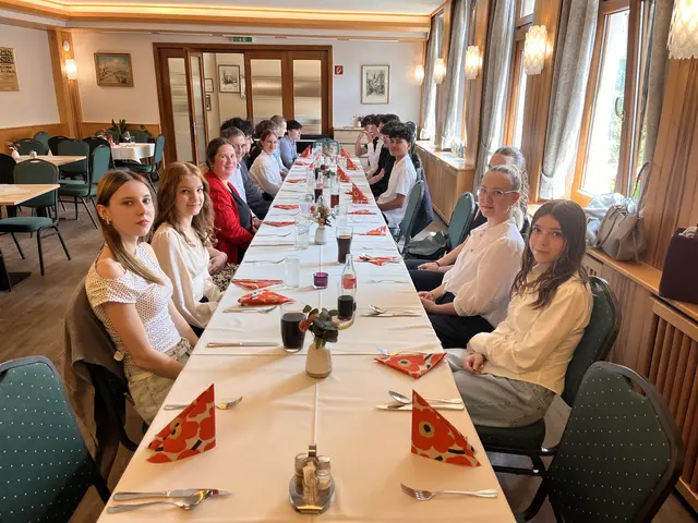 Handelsschule Ybbs: Businessessen der 2AS im Gasthaus Mang