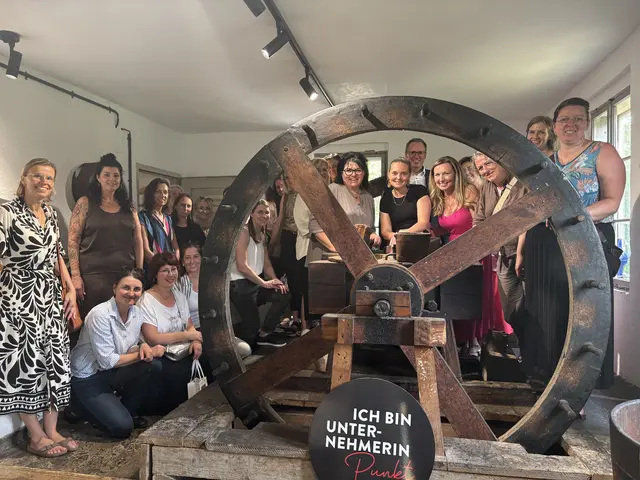 Ein Rundgang durch das Museum in der Stahlmühle. Hier wird Leinöl gepresst.  | Foto: Karin Bayr