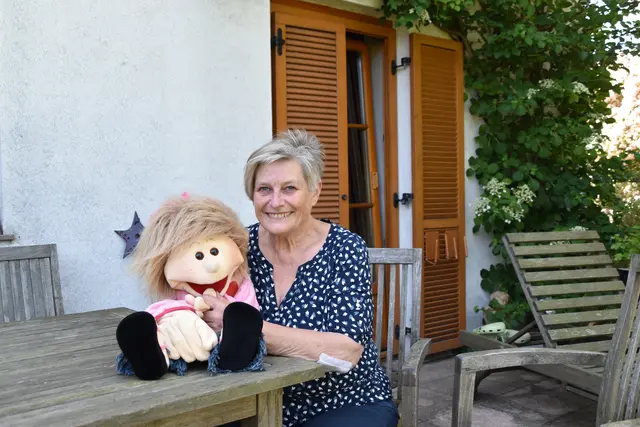 Martina Meissner mit Handpuppe Paulina.  | Foto: Mirjam Preineder