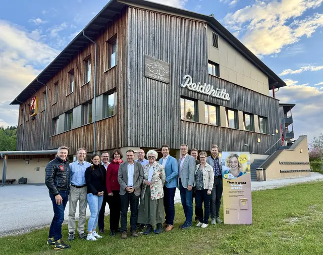 Die Verbandsversammlung des Tourismusverbandes Traisen-Gölsental rund um Obmann Manuel Aichberger und Mostviertel Tourismus Geschäftsführer Andreas Purt traf sich bewusst in einem der touristischen Leitbetriebe der Region, dem JUFA Hotel Annaberg. | Foto: Tourismusverband Traisen-Gölsental