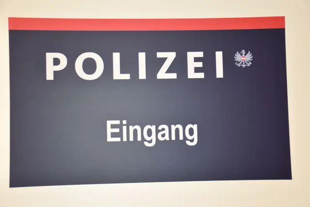 Die unmittelbaren Nachbaren der Polizeidienststelle in Heimschuh sind der Spar-Markt und die Raiffeinsbank. | Foto: MeinBezirk/Waltraud Fischer