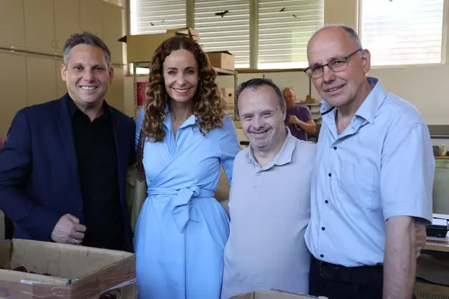 Einblicke in den Arbeitsstandort Endach der Lebenshilfe in Kufstein. v.l.: LAbg. Christian Kovacevic, LRin Eva Pawlata, Beslim Miftari, Standortleiter Matthias Anker. | Foto: SPÖ-Tirol