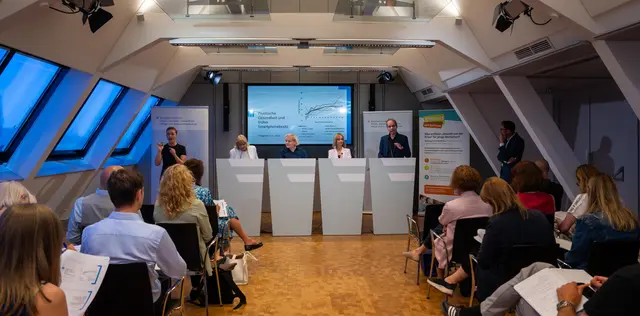Pressegespräch im Gesundheitsministerium. | Foto: BMASGPK/David Habermann