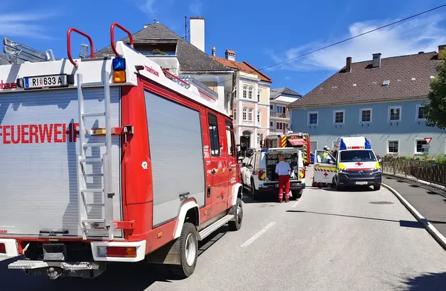 Beim Unfall wurde eine Frau unbestimmten Grades verletzt. | Foto: Feuerwehr Obernberg