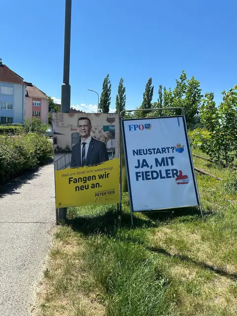 Plakat-Duell. | Foto: FPÖ Neunkirchen