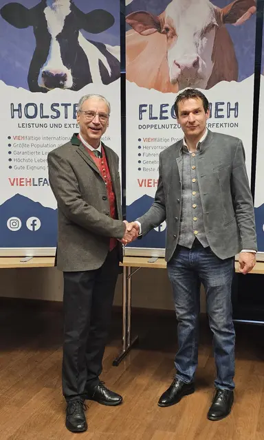 Sebastian Auernig (links) "übergibt" dem Nachfolger Andreas Brunner (rechts) die Obmann-Position | Foto: caRINDthia