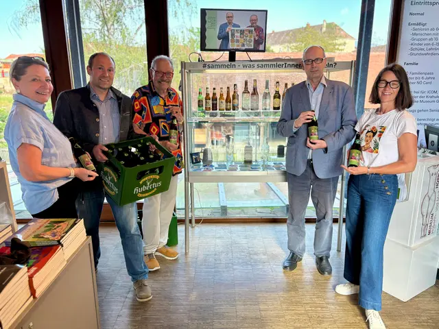 Bei der Eröffnung der Ausstellung waren Stadträtin Barbara Stark, Wolfgang Andraschek und Hans-Peter Trimmel mit dabei. | Foto: Markus Kahrer
