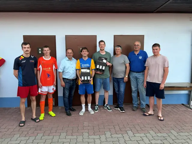 Alexander Jauk (USC Freunde), Marcel Eigner (Neustift) Ortsvorsteher Matthias Schöfbeck, Adi Mustafic (Unterort und Torschützenkönig), Dominik Fath (Unterort und Torschützenkönig), Gemeinderat Josef Dietrich, Reinhard Gindl, Tobias Fuhrmann. | Foto: Gindl 