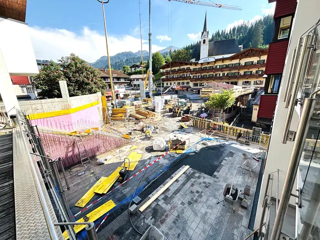 Riesen-Baustelle im Fieberbrunner Dorfzentrum. | Foto: Klaus Kogler