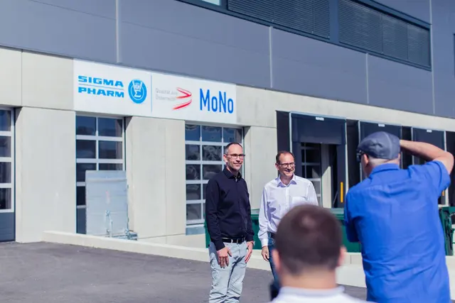 Sigmapharm-Geschäftsführer Bernhard Wittmann und Mario Grabler, Standortleiter in Müllendorf. (v.r.) | Foto: Joshua Jagersberger