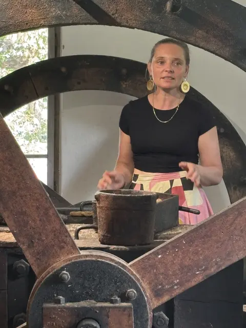 Theresa Koblmiller führt die Mühlviertler Ölmühle in Haslach. 