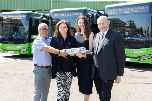 Peter Gspaltl, Geschäftsführer Verkehrsverbund Steiermark, Verkehrslandesrätin Claudia Holzer, Heike Krug-Leitold von der Steiermarkbahn und Steiermarkbahn-Geschäftsführer Peter Kronberger (v. l.)