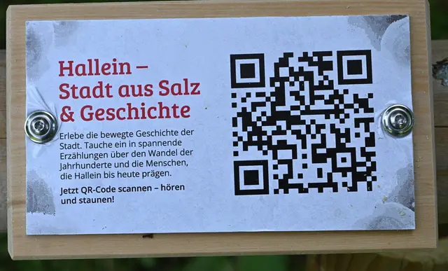 Info-Tafel mit QU-Code zum Hören und Staunen. | Foto: Josef Wind