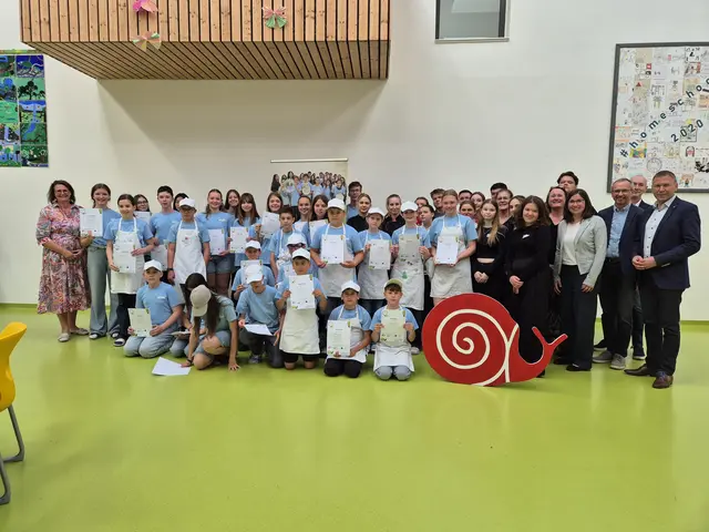 Der Erfolg wurde gemeinsam gefeiert: Gruppenfoto mit den jungen Köchinnen und Köchen aus Retz. | Foto: Widhalm