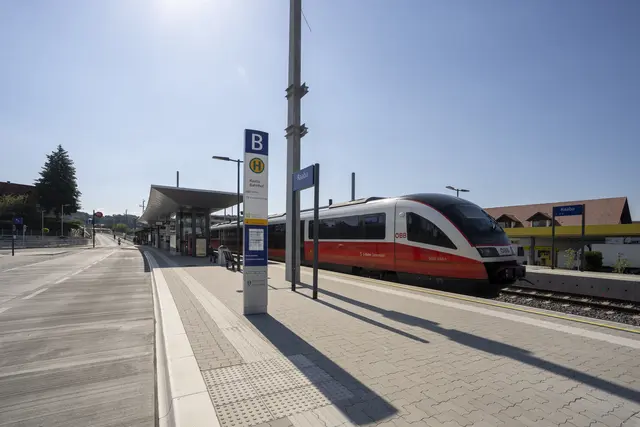 Über zweieinhalb Jahre wurde der Bahnhof Raaba umgebaut.  | Foto: ÖBB/Chris Zenz