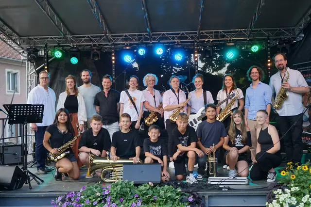 Die Musikschule Köflach spielt ihr Jahresabschlusskonzert auf der Bühne. | Foto: MS Köflach