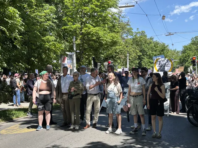 Tausende Menschen demonstrieren in Graz gegen Uni-Sparpläne