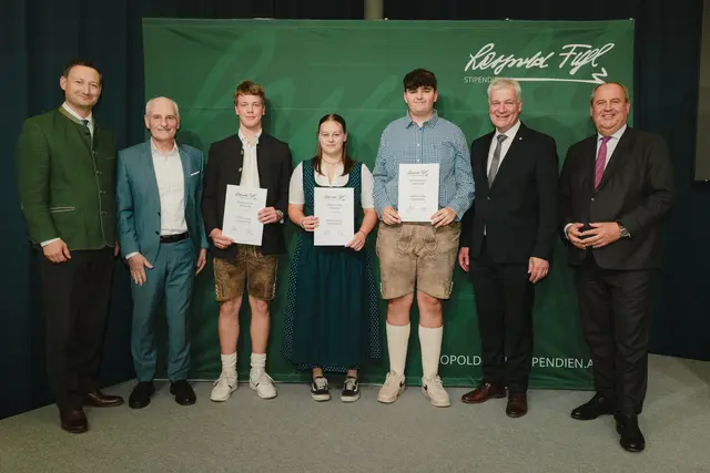 Eine Schülerin und zwei Schüler der HBLA Klosterneuburg konnten sich über ein Stipendium freuen.  | Foto: Leopold-Figl-Unterstützungsverein/Anna Schuecker