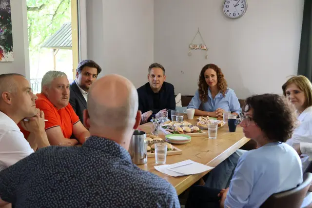 Austausch mit Vertreterinnen und Vertretern des Vereins Pro Juventute gemeinsam mit Landesrätin Eva Pawlata und Landtagsabgeordnetem Christian Kovacevic. | Foto: SPÖ-Tirol