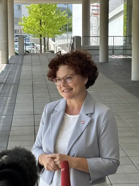 "Wer kritische Arzneimittel in Europa haben will, muss auch dafür sorgen, dass ihre Produktion hier wirtschaftlich möglich bleibt“, sagt Wirtschaftsstaatssekretärin Zehetner.  | Foto: Barbara Fluckinger