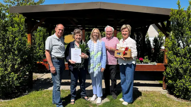 Bürgermeisterin Monika Obereigner-Sivec und Ortsvorsteher Alfred Steininger gratulierten Maria Maurer zum 80. Geburtstag. | Foto: Gemeinde