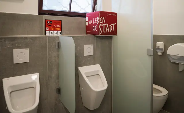 Seit zwei Jahren ergänzen „Nette Toiletten“ die Infrastruktur in der Stadt Salzburg. | Foto: Stadt Salzburg/Alexander Killer