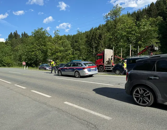 Motorradfahrer prallte in St. Johann auf Lkw | Foto: zoom.tirol