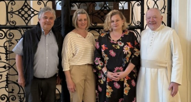 Gerald Oppeck, Sonja Stefal, Elisabeth Bräutigam und Kräuterpfarrer Benedikt. | Foto: Margit Perzy