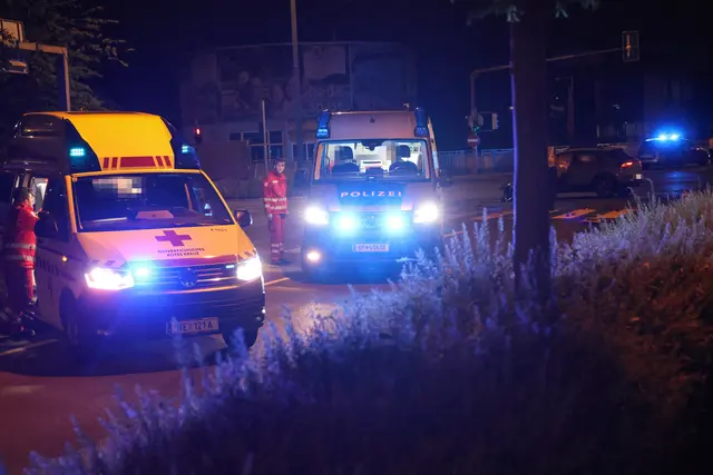 Zwei Verletzte forderte ein nächtlicher Crash auf der B1 Linzer Straße im Welser Stadtteil Pernau. | Foto: laumat.at
