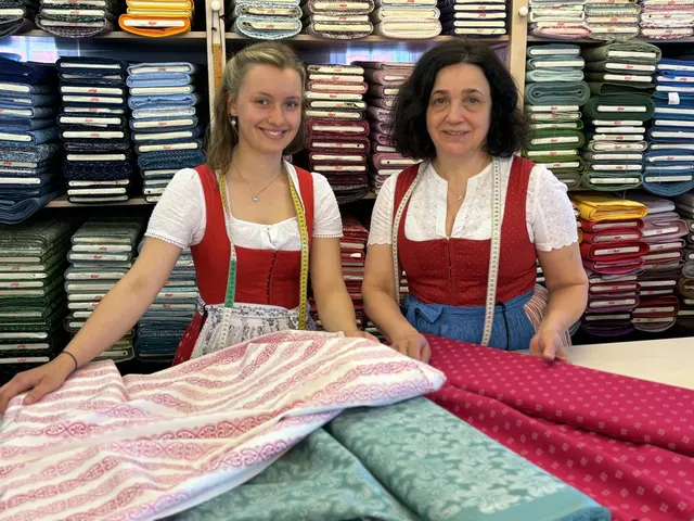 Schneider-Handwerk: Veronika Sachenbacher und Marlene Stocker | Foto: Lisa Gold