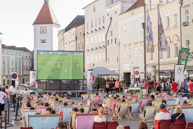 Wie schon zuletzt bei der EM 2024 in Frankreich, liefert die Innenstadt wieder ein ganz besonderes Flair fürs gemeinsame Fußballschauen. | Foto: WMT