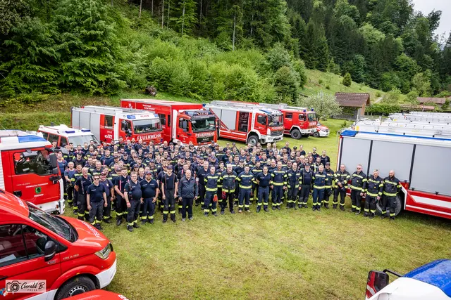 Insgesamt 415 Einsatzkräfte aus dem Bezirk standen am 9. Mai für die Sicherheit der Bevölkerung im Einsatz. | Foto: Gerald B.