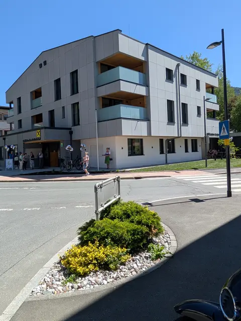 Das am 23. Mai 2026 feierlich eröffnete Raiffeisenhaus Kirchdorf präsentiert sich in neuem Glanz 