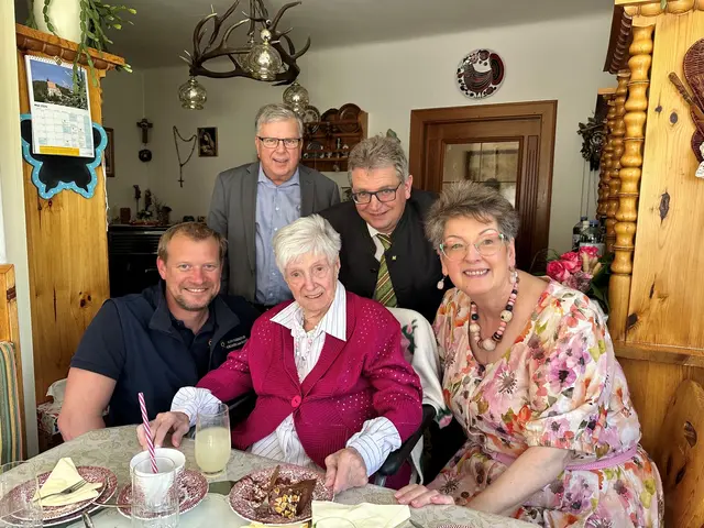 Feierstunde anlässlich des 100. Wiegenfestes von Johanna Eisenhuber. | Foto: Gemeinde Kirchberg am Wechsel