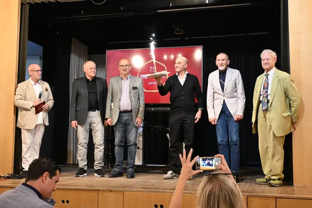 Nicht nur die Vereinigung ehemaliger Piaristen-GymnasiastInnen hatte Grund zu feiern. Auch einige Absolventen feierten heuer ihren 75. Geburtstag.  | Foto: Matthias Pandrea/MeinBezirk