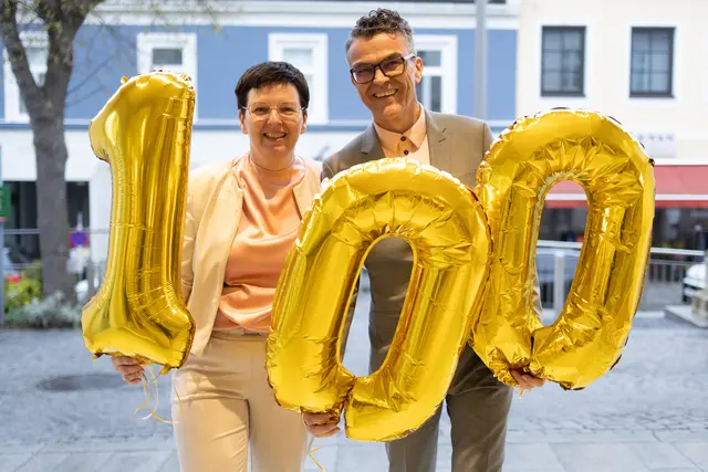 Karin und Günther Frank freuen sich auf die 100-Jahr-Jubiläumsfeier am 12. Juni 2026 ab 18:00 Uhr. | Foto: Modehaus FRANK