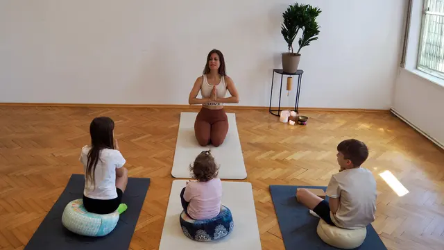 Kinderyoga im Studio Slow &amp; Strong – the turtle way in Preding unterstützt Kinder dabei, zur Ruhe zu kommen und neue Balance zu finden. | Foto: Cornelia Koch-Beyer