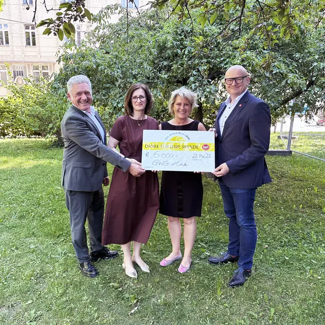 Nikolaus Stadler, Geschäftsführung GWG Linz, Lejla Naxner, Leitung Personal GWG Linz, Christiane Mundl, Obfrau OÖ. Kinder-Krebs-Hilfe, Wolfgang Steiger, Geschäftsführung GWG Linz. | Foto: GWG Linz