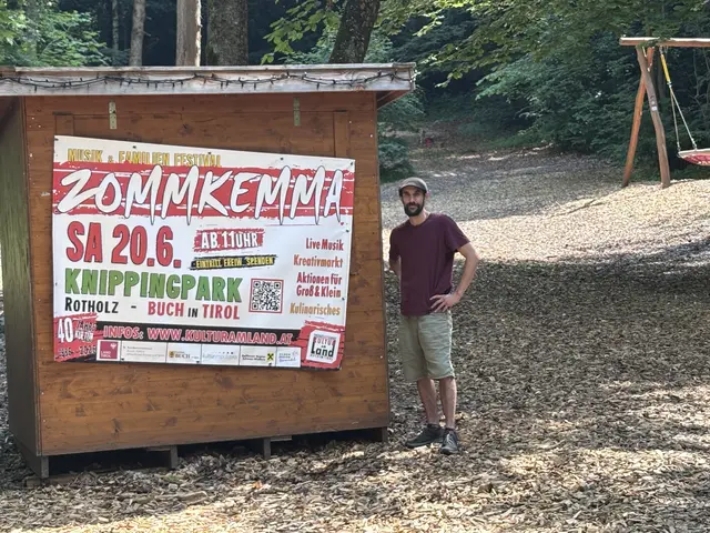 Das "Zommkemma-Festival" findet heuer erstmals im Knippingpark in Buch statt. Armin Kirchmair und sein Team sind voll in der Vorbereitung.  | Foto: Haun