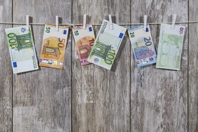 Nachhaltig Geld in die lokale Umwelt anlegen – in Form einer Baumpatenschaft.  | Foto:  Bru-nO/Pixabay (Symbolfoto)