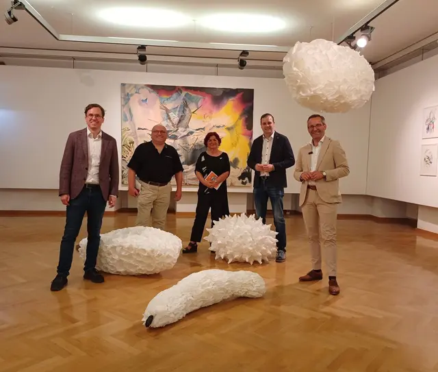 Vizebürgermeister Rabitsch (links) und Stadtrat Petritz (rechts) im Rahmen der Vernissage. | Foto: Büro Rabitsch