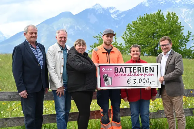 v.l.: Anton Bucher (Bürgermeister Grinzens), Anton Sint (Abfallberater ATM), Tanja Jordan, Marco Nagl, Sabine Kapferer (Recyclinghof Mitarbeiter), Dr. Alfred Egger (Geschäftsführer ATM) | Foto: ATM